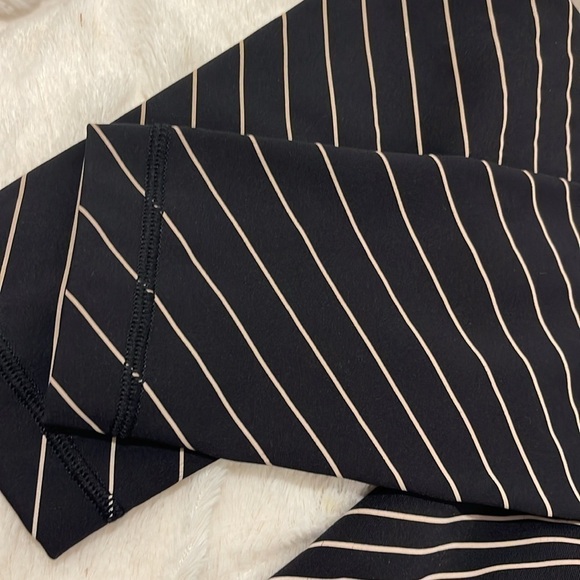 Lululemon athletics leggings in black with gold/tan accents size women’s 4 - Picture 8 of 10